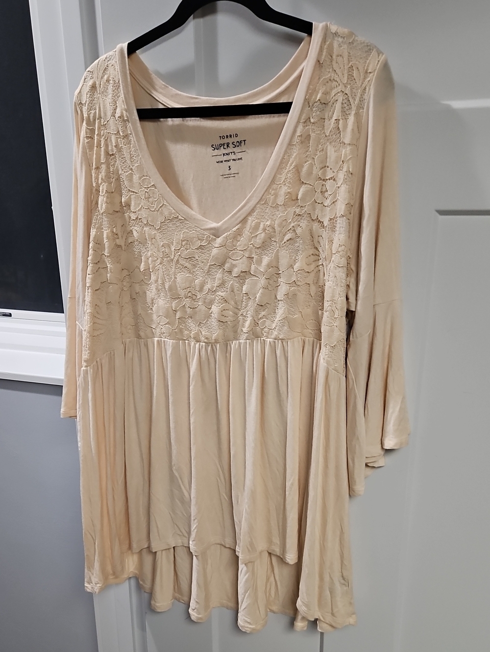 torrid Cream Lace V-Neck Peplum Tunic